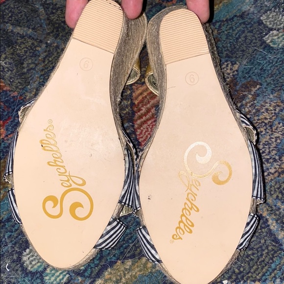 Black and White Check Wedge with Flower - Picture 3 of 3